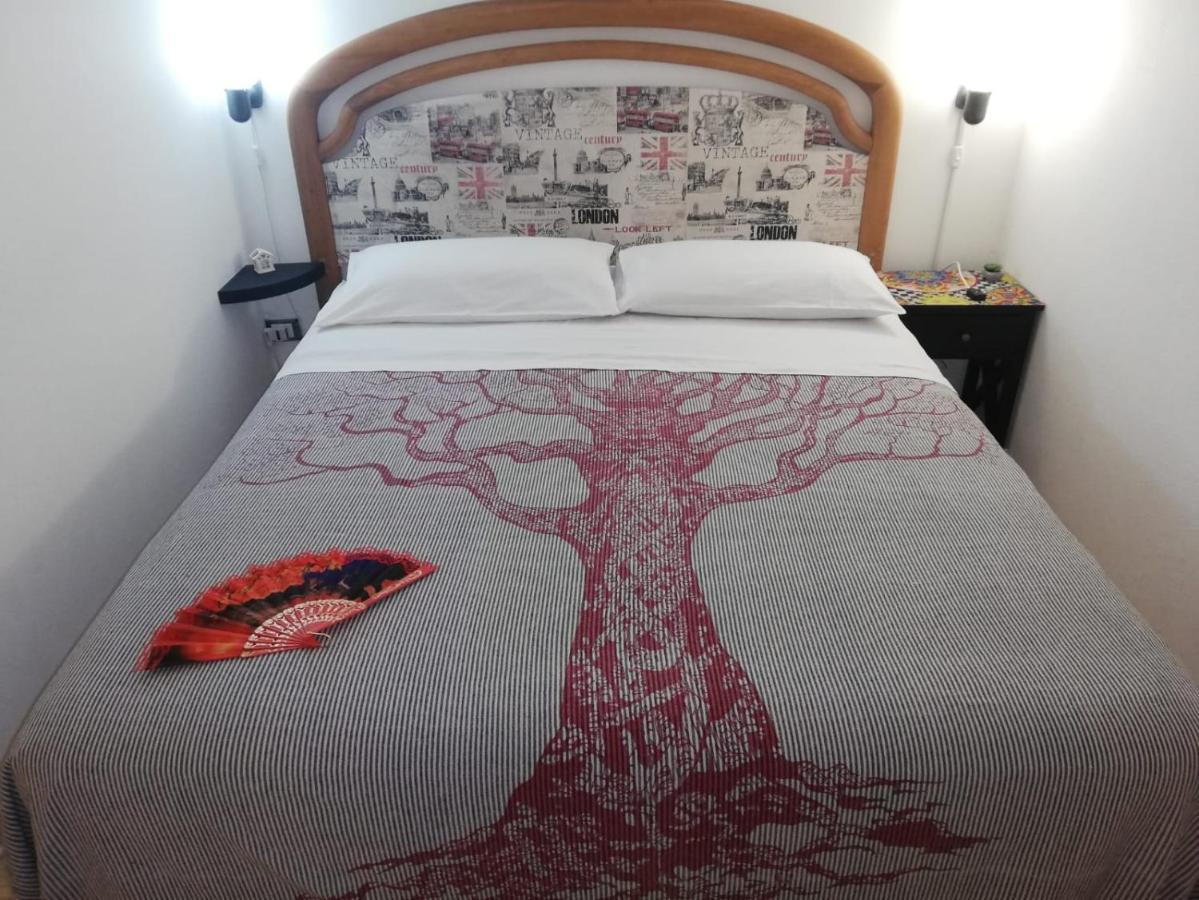 Il Posto Giusto Station Rooms Palermo Bagian luar foto