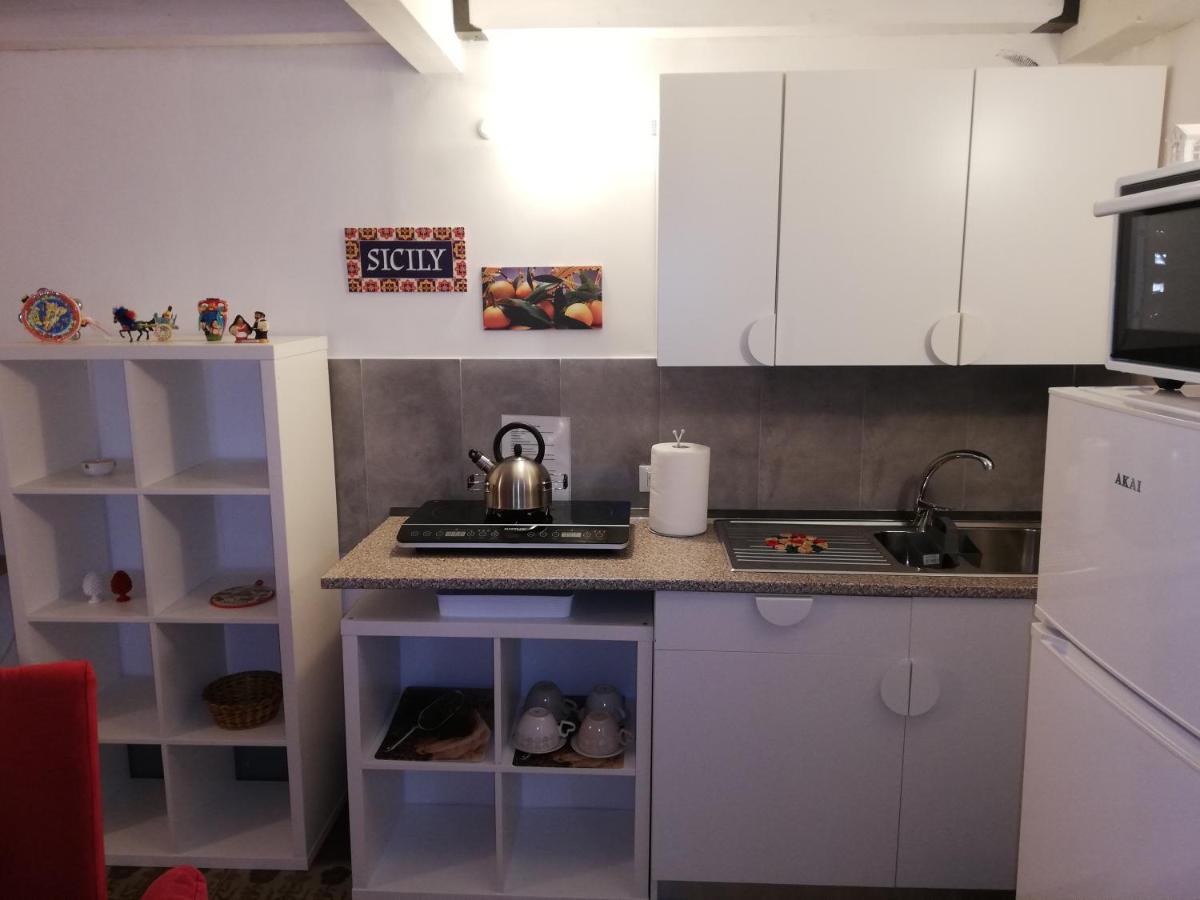 Il Posto Giusto Station Rooms Palermo Bagian luar foto