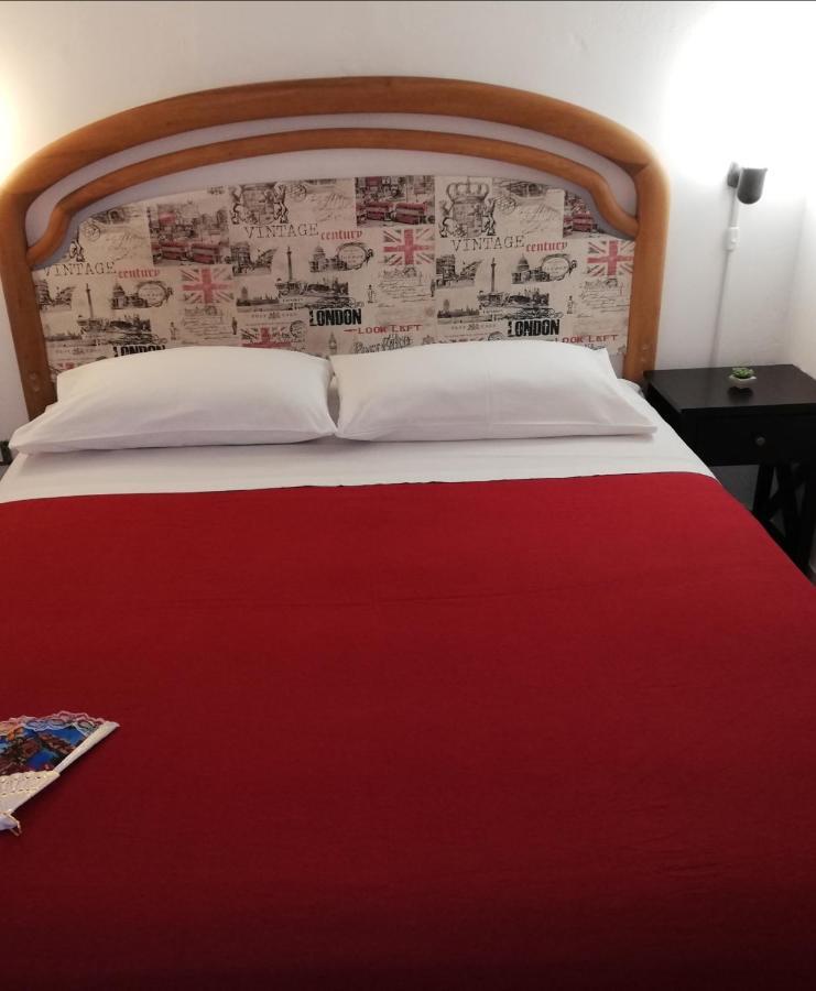 Il Posto Giusto Station Rooms Palermo Bagian luar foto